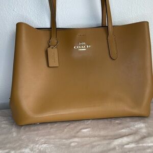 Coach Camel/Tan/Brown Leather Tote Bag